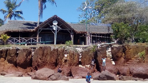 facade Gite Ambatosambo vue à partir de la plage